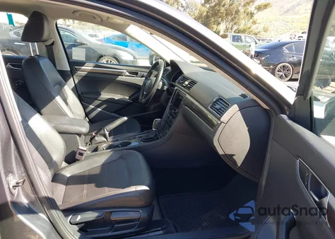 2018 Volkswagen Passat 2.0T Se из США, поврежденный, VIN 1VWBA7A30JC002125